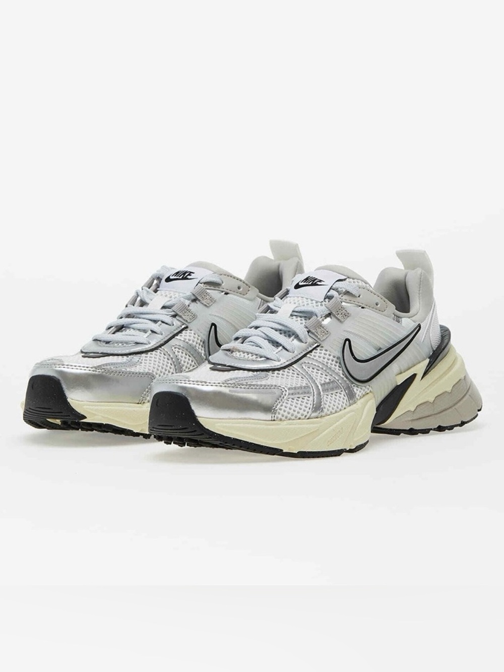 Nike V2K Run Sneakers Metallic Silver FD0736-100 M9.5 W11 Chunky Running Shoe